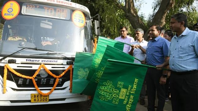 Electoral officer with DM Kumar Ravi and Sanjay Kumar are giving flag of buses for Voters Awareness at the campus of State Election office in Patna.Bihar India on Wednesday April 10,2019(Santosh Kumar/Hindustan Times) Electoral officer with DM Kumar Ravi and Sanjay Kumar are giving flag of buses for Voters Awareness at the campus of State Election office in Patna.Bihar India on Wednesday April 10,2019(Santosh Kumar/Hindustan Times)