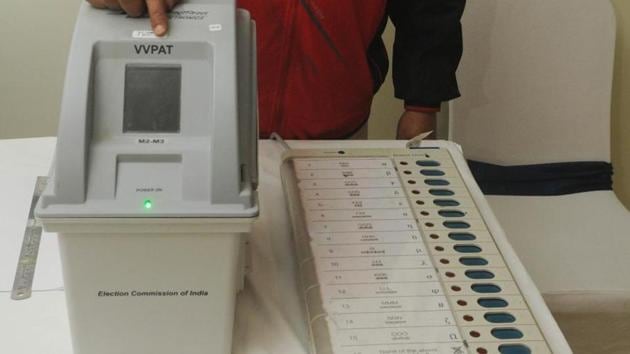 The eight Lok Sabha constituencies of western Uttar Pradesh, where polling is being held in the first of the seven-phase general elections, registered 11.40 per cent voter turnout till 9 am(Parwaz Khan /HT PHOTO)