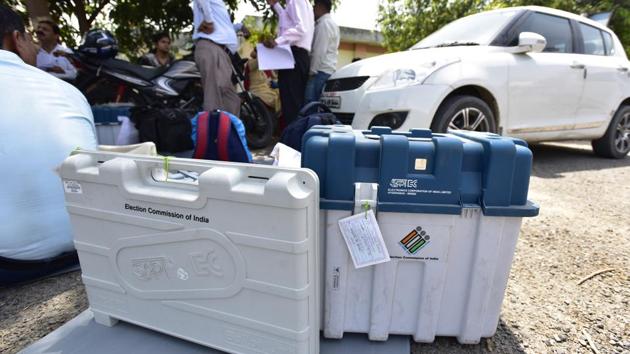 In Ghaziabad, the polling parties Wednesday collected the election related material from the Kamla Nehru Nagar grounds. (Virendra Singh Gosain/HT PHOTO) In Ghaziabad, the polling parties Wednesday collected the election related material from the Kamla Nehru Nagar grounds. (Virendra Singh Gosain/HT PHOTO)