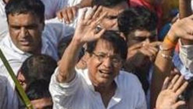The alliance between Samajwadi Party-BSP-RLD has fielded Ajit Singh, who vowed on his 80th birthday last year to strengthen communal harmony in the area.(PTI)