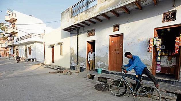 Singhola’s roads were concretised after it was adopted in January 2018.(Biplov Bhuyan/HT PHOTO) Singhola’s roads were concretised after it was adopted in January 2018.(Biplov Bhuyan/HT PHOTO)