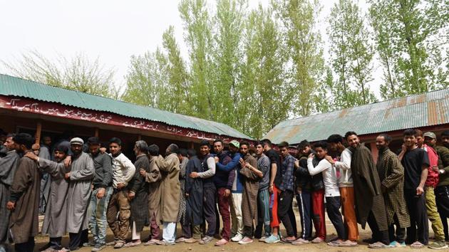 Voters queue at a polling station in Shelvat, Bandipora district, some 30 Kms from Srinagar, Jammu and Kashmir. At least three people died in election-related violence — two in Andhra Pradesh and a teenaged boy in Jammu and Kashmir — but the ECI said polling was largely peaceful. (Waseem Andrabi / HT Photo)