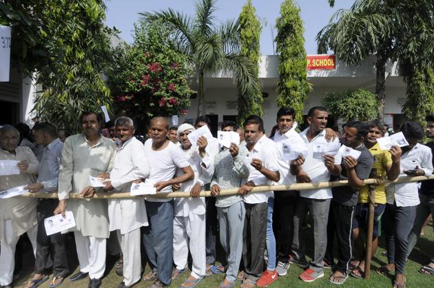 Voters stand in a queue to cast their vote during the first phase of the Lok Sabha elections, at a polling booth in Noida, Gautam Budh Nagar LS constituency on Thursday, April 11, 2019.(Sunil Ghosh / HT Photo) Voters stand in a queue to cast their vote during the first phase of the Lok Sabha elections, at a polling booth in Noida, Gautam Budh Nagar LS constituency on Thursday, April 11, 2019.(Sunil Ghosh / HT Photo)