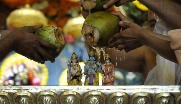 On the occasion of Ram Navami, devotees pay tribute to the idol of Lord Rama, in Noida, India.(Sunil Ghosh/Hindustan Times)