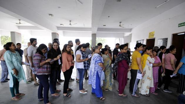 Voters lined up at community centre in Sector 19 early in the morning to cast their votes, in Noida, Uttar Pradesh. In election-related violence on Thursday, two political activists, one each belonging to the Telugu Desam Party and YSR Congress Party, died in clashes in Andhra Pradesh, where polling took place in all 25 Lok Sabha wards simultaneously with the assembly polls. (Sunil Ghosh / HT Photo)