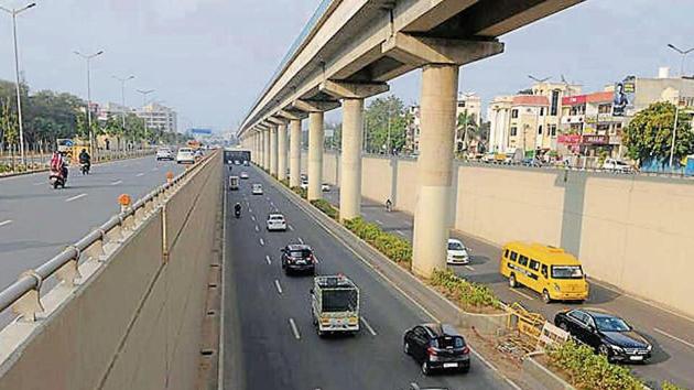 The Golf Course Road is one of the city’s widest and longest roads at 8 kilometres, with seven underpasses, and benefits more than 1.5 million residents living nearby.(HT File)