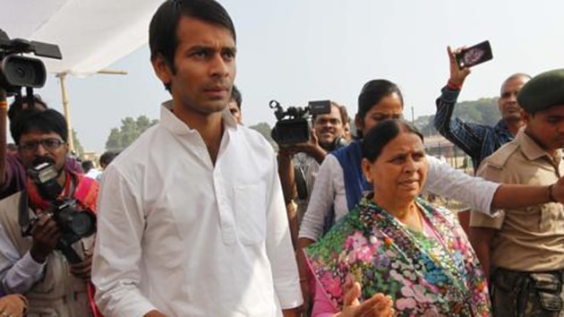 Rabri Devi told media in Patna that there is no truth in the reports of differences between her two sons Tej Pratap Yadav and Tejashwi Yadav.(HT FILE Photo)