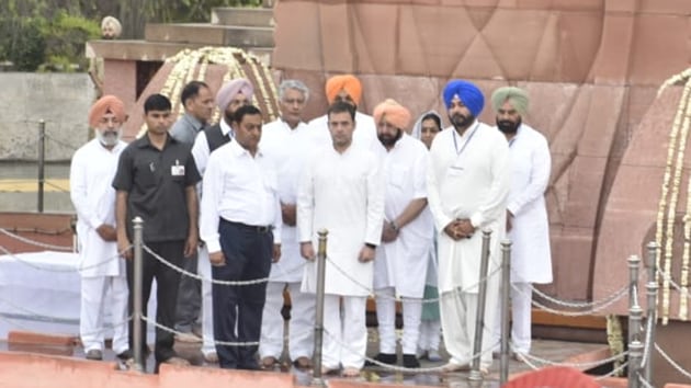 Rahul Gandhi in Jallianwala Bagh to pay floral tribute to martyrs of Jallianwala Bagh massacre(Sameer Sehgal/ HT Photo) Rahul Gandhi in Jallianwala Bagh to pay floral tribute to martyrs of Jallianwala Bagh massacre(Sameer Sehgal/ HT Photo)
