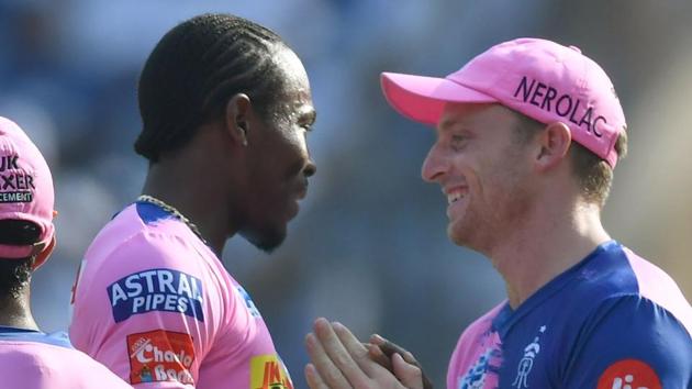 Rajasthan Royals bowler Jofra Archer (2L) celebrates with teammates Jos Buttler, captain Ajinkya Rahane and Steven Smith (R) after taking the wicket of Mumbai Indians captain Rohit Sharma.(AFP)