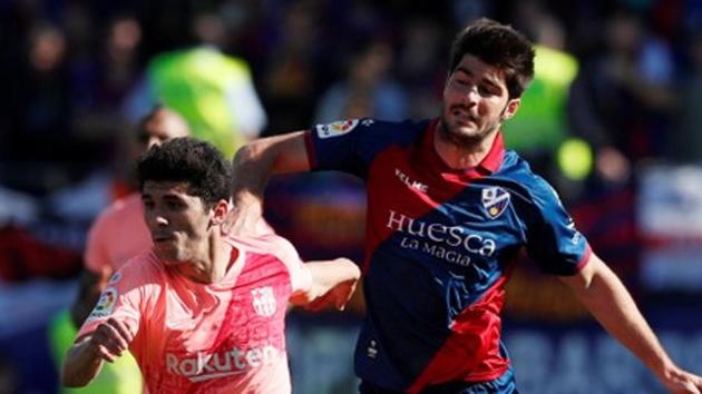 Barcelona's Carles Alena in action with Huesca's Gonzalo Melero.(REUTERS)