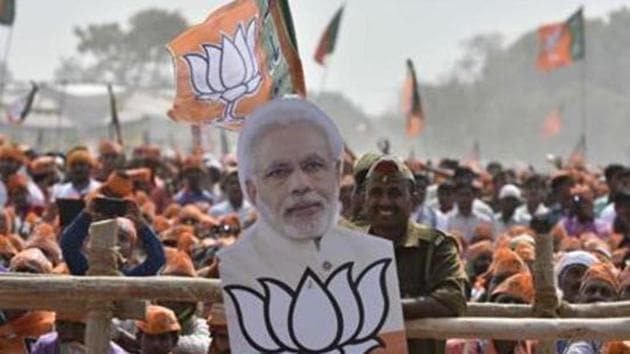 An HT analysis shows that the BJP’s 2019 tally will depend a lot on what happens in 353 Lok Sabha seats across 13 states, 74% of which went to the NDA in 2014. The BJP’s political challenge on these seats can be classified into three broad categories.(Arun Sharma/HT PHOTO)