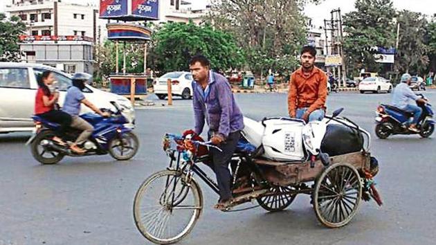 The survey will also help the MCG be apprised of the condition of roads and footpaths, illumination, speed-calming measures, and types of encroachments. (Yogendra Kumar/HT PHOTO) The survey will also help the MCG be apprised of the condition of roads and footpaths, illumination, speed-calming measures, and types of encroachments. (Yogendra Kumar/HT PHOTO)