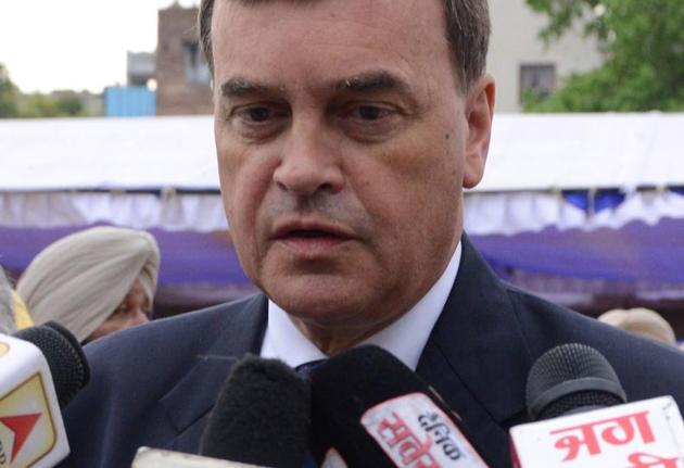 British High Commissioner to India Dominic Asquith (C) speaks to the media after laying a wreath in tribute on the 100th anniversary of the Jallianwala Bagh massacre at the Jallianwala Bagh martyrs memorial in Amritsar on April 13, 2019.(AFP)