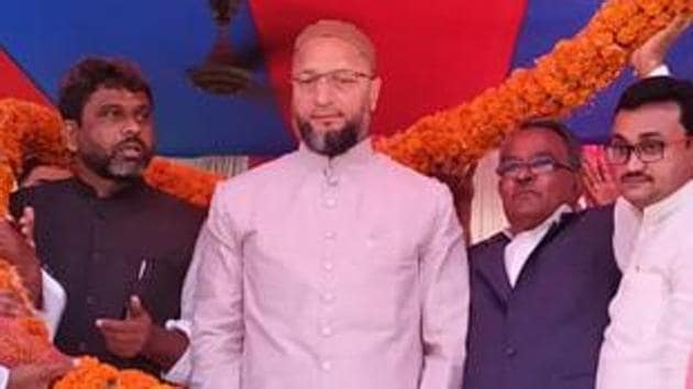 AIMIM chief Asaduddin Owaisi at an election rally in Kishanganj for party candidate Akhtarul Imam. (HT Photo) AIMIM chief Asaduddin Owaisi at an election rally in Kishanganj for party candidate Akhtarul Imam. (HT Photo)