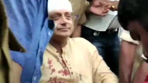 Congress leader and candidate from Kerala’s Thiruvananthapuram Lok Sabha constituency Shashi Tharoor received head injuries on Monday in an accident at a temple.(ANI photo) Congress leader and candidate from Kerala’s Thiruvananthapuram Lok Sabha constituency Shashi Tharoor received head injuries on Monday in an accident at a temple.(ANI photo)