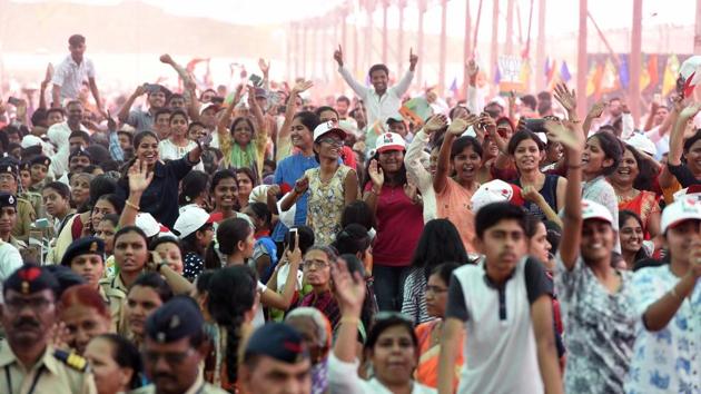 The slogan roughly translates as work must not stop, the nation must not bend.(Pratham Gokhale/HT Photo)