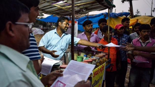 Lal Mani Das distributes voting information pamphlets to his customers and prospective voters. Das said he spent 10,000 rupees out of his own pocket that he had earmarked for his four children’s education to print thousands of flyers with his vision of India. But he rejects taunts that he is an eccentric who has squandered his kids’ future, and argues that the money is also an investment in their lives. (Narinder Nanu / AFP) Lal Mani Das distributes voting information pamphlets to his customers and prospective voters. Das said he spent 10,000 rupees out of his own pocket that he had earmarked for his four children’s education to print thousands of flyers with his vision of India. But he rejects taunts that he is an eccentric who has squandered his kids’ future, and argues that the money is also an investment in their lives. (Narinder Nanu / AFP)