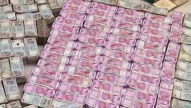 Delhi Police have recovered Rs 22.45 lakh of the loot and are on the lookout for two more suspects. (PTI / Representative Image) Delhi Police have recovered Rs 22.45 lakh of the loot and are on the lookout for two more suspects. (PTI / Representative Image)
