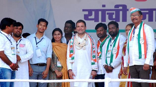 Addressing a rally in Agra in Uttar Pradesh, Gandhi accused PM Modi of giving away public money to industrialists.(Sunny Shende/ HT) Addressing a rally in Agra in Uttar Pradesh, Gandhi accused PM Modi of giving away public money to industrialists.(Sunny Shende/ HT)