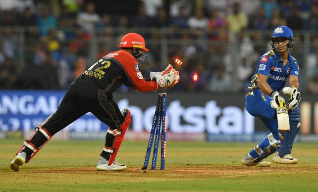 The Royal Challengers Bangalore continued to pick up wickets at regular intervals. (AFP)