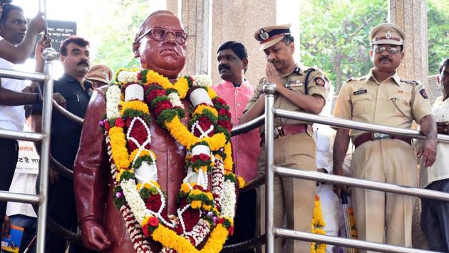 K Venkatesham, Pune police commissioner pays tribute Babasaheb Ambedkar statue at Pune railway station on Sunday. (RAHUL RAUT/HT PHOTO)