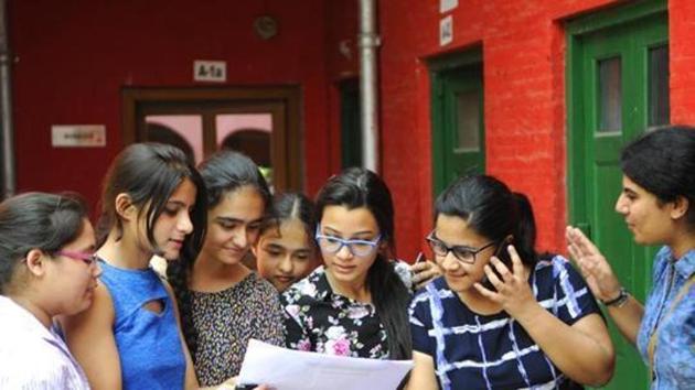 The Central Board of Secondary Education (CBSE) has decided to drop five social science chapters from class 10 syllabus from this academic session, according to the new curriculum.(HT file)