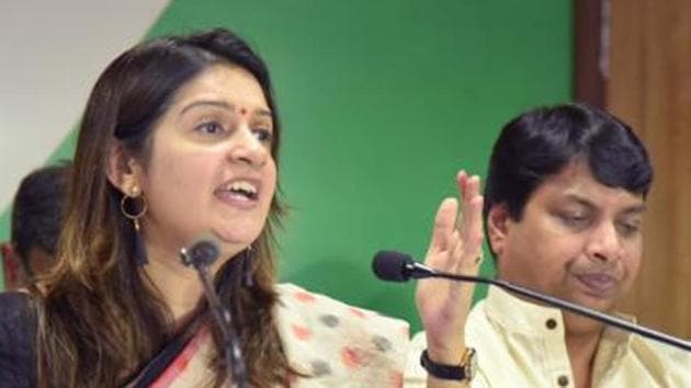 Spokesperson of Congress, Priyanka Chaturvedi, interacts with media persons at a party office (HT File photo)