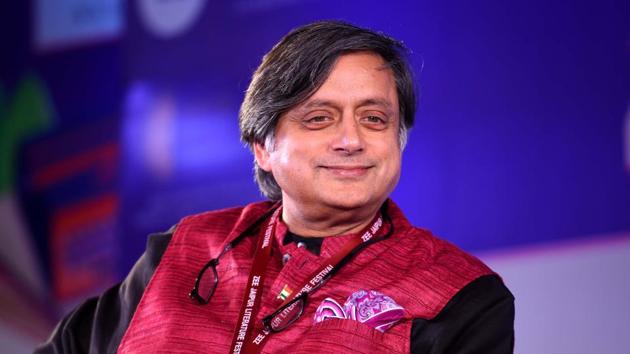 Rahul Gandhi praises spirit of Shashi Tharoor for campaigning day after injury (Amal KS/HT PHOTO) Rahul Gandhi praises spirit of Shashi Tharoor for campaigning day after injury (Amal KS/HT PHOTO)