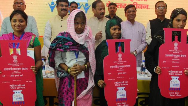 The Centre may consider a higher subsidy for families refilling cooking gas cylinders under its welfare scheme Ujjwala, which offers free cooking gas connections to poor households.(HT File Photo)