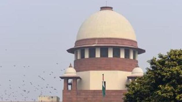 The petition, filed by the Muslim couple, Yasmin Zuber Ahmad Peerzade and Zuber Ahmad Nazir Ahmad Peerzade, refers to the Sabarimala verdict to say that women have the right to worship in Mosques.(HT FILE PHOTO) The petition, filed by the Muslim couple, Yasmin Zuber Ahmad Peerzade and Zuber Ahmad Nazir Ahmad Peerzade, refers to the Sabarimala verdict to say that women have the right to worship in Mosques.(HT FILE PHOTO)