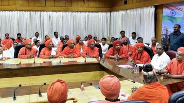 Congress files complaint with poll body amid row over letter on Lingayat issue(PTI) Congress files complaint with poll body amid row over letter on Lingayat issue(PTI)