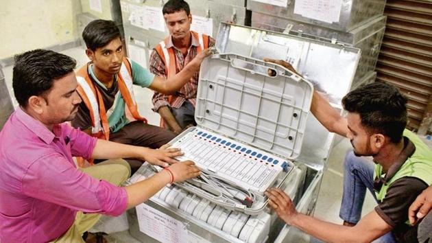 This increase will ensure more than 63 lakh voters from across the district can now cast their vote in the Lok Sabha elections to be held on April 29. (HT Photo) This increase will ensure more than 63 lakh voters from across the district can now cast their vote in the Lok Sabha elections to be held on April 29. (HT Photo)