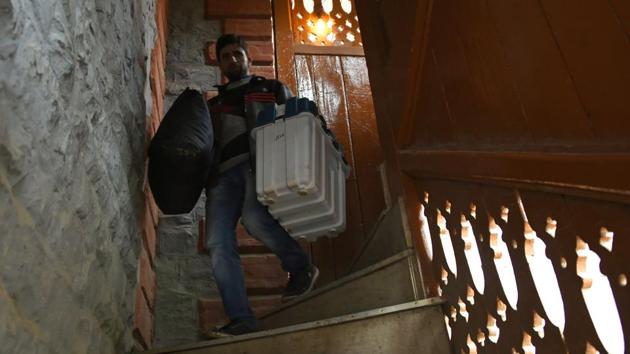 A Kashmiri polling official carries an Electronic Voting Machine (EVM) at a polling station ahead of the second phase of India's general election. (AFP Photo) A Kashmiri polling official carries an Electronic Voting Machine (EVM) at a polling station ahead of the second phase of India's general election. (AFP Photo)