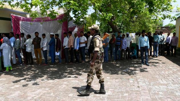 A security official walks past a queue of Indian voters at a polling station during the second phase of India's general election. (AFP file photo) A security official walks past a queue of Indian voters at a polling station during the second phase of India's general election. (AFP file photo)