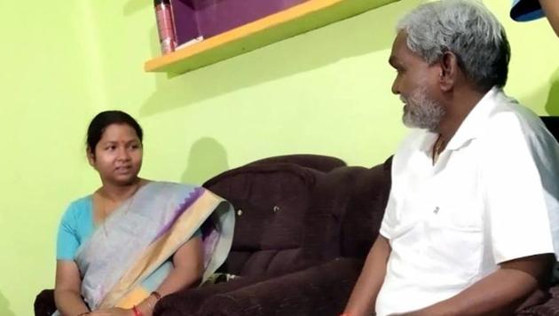 Congress candidate from Singhbhum Geeta Koda meeting Seraikela MLA Champai Soren in Jamshedpur (HT) Congress candidate from Singhbhum Geeta Koda meeting Seraikela MLA Champai Soren in Jamshedpur (HT)