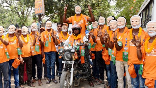 Tamil Nadu woman Rajlakshmi Manda reached after riding 30, 000 km in 18 states on her Enfield Bullet as part of mission 'Kaho Dil Se, Modi Phir Se.' in Jamshedpur(Manoj Kumar/ HT)