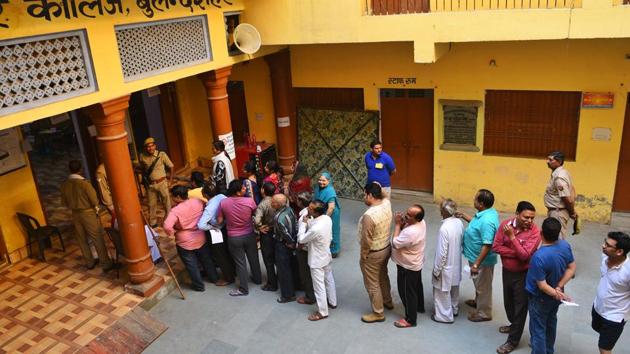 Voters stand in a queue on Thursday to cast their votes during the second phase of Lok Sabha elections 2019 at a polling station in Bulandshahr, Uttar Pradesh (Vipin KUmar/HT photo) Voters stand in a queue on Thursday to cast their votes during the second phase of Lok Sabha elections 2019 at a polling station in Bulandshahr, Uttar Pradesh (Vipin KUmar/HT photo)