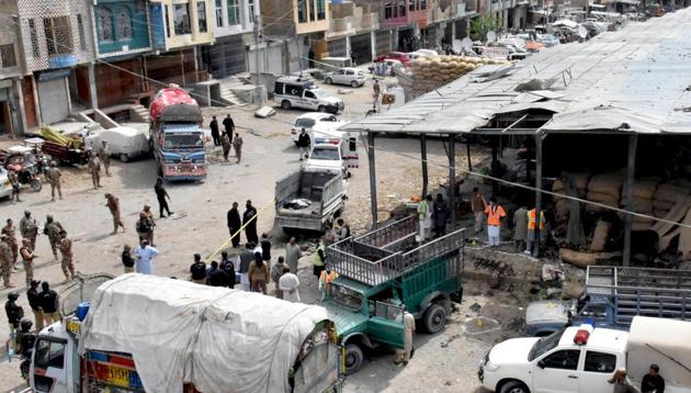 Rescue workers and army soldiers gather at the site of a blast at a vegetable market in Quetta, Pakistan on April 12, 2019. (REUTERS)