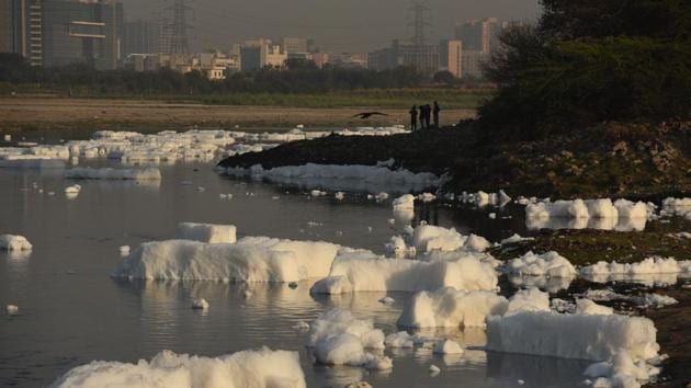 A polluted section of the Yamuna river at Kalindi Kunj , Noida.(Virendra Singh Gosain/HT PHOTO) A polluted section of the Yamuna river at Kalindi Kunj , Noida.(Virendra Singh Gosain/HT PHOTO)