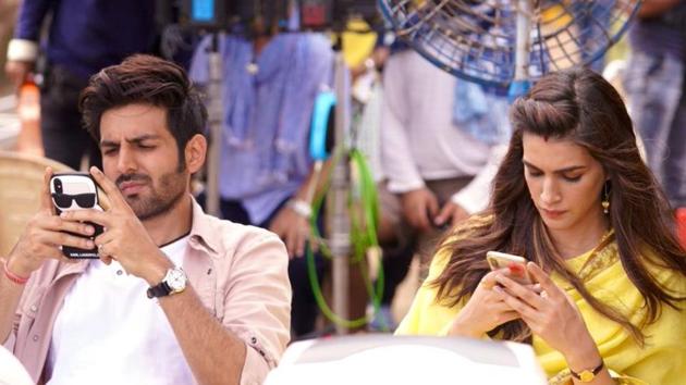 Kartik Aaryan and Kriti Sanon on the sets of Luka Chuppi. Kartik Aaryan and Kriti Sanon on the sets of Luka Chuppi.