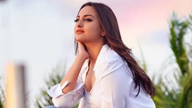 Sonakshi Sinha is giving us major style goals for summers.(Sonakshi Sinha/Instagram)