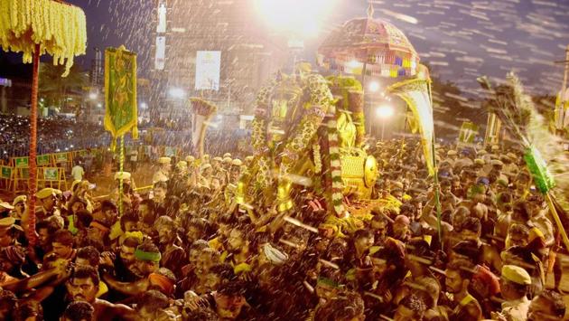 Devotees witness the entry of Lord Kallazhagar to the Vaigai River as part of Chithirai festival of the famous Meenakshi Temple in Madurai, Tamil Nadu. (PTI) Devotees witness the entry of Lord Kallazhagar to the Vaigai River as part of Chithirai festival of the famous Meenakshi Temple in Madurai, Tamil Nadu. (PTI)