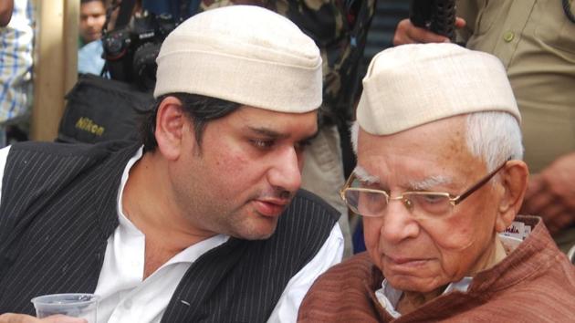 Former Uttarakhand Chief Minister ND Tiwari and his son Rohit Shekhar in Dehradun in this file photo of January 2017. (Photo by Vinay Santosh Kumar /Hindustan Times)(HT file photo)