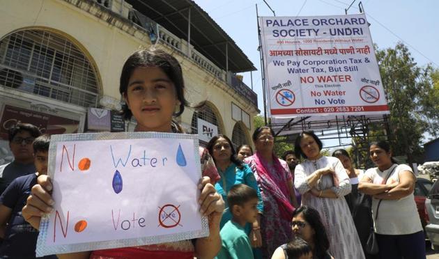 After several years of waiting patiently 1,200 residents have decided to boycott this year’s Lok Sabha elections and will not cast their vote unless there are provided with regular water supply in their society (Rahul Raut/HT PHOTO) After several years of waiting patiently 1,200 residents have decided to boycott this year’s Lok Sabha elections and will not cast their vote unless there are provided with regular water supply in their society (Rahul Raut/HT PHOTO)