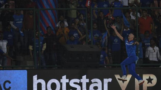 Delhi Capitals bowler Chris Morris tries to take a catch during the 2019 Indian Premier League (IPL) Twenty20 cricket match between Delhi Capitals and Mumbai Indians at the Feroz Shah Kotla cricket stadium in New Delhi, India. (Burhaan Kinu / HT Photo) Delhi Capitals bowler Chris Morris tries to take a catch during the 2019 Indian Premier League (IPL) Twenty20 cricket match between Delhi Capitals and Mumbai Indians at the Feroz Shah Kotla cricket stadium in New Delhi, India. (Burhaan Kinu / HT Photo)