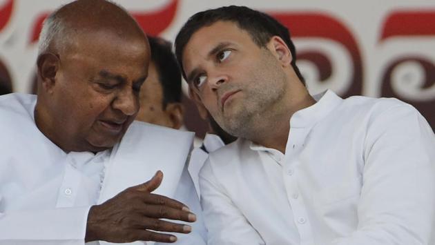 Former Prime Minister Deve Gowda, 85, who is contesting from Karnataka’s Tumkur parliamentary constituency, said that if Rahul Gandhi becomes the Prime Minister of the country, he will be by his side. The JD(S) chief, who along with his two grandsons is contesting the ongoing Lok Sabha elections, also made it clear that he was not retiring from active politics. (Aijaz Rahi / AP File) 