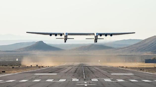 The Stratolaunch plane seen flying above the California desert, during the first test flight of the US company’s gigantic aircraft whose wingspan is almost half that of an Airbus A380. (Stratolaunch Systems Corp / AFP) 