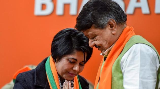 Former IPS officer Bharati Ghosh joined the BJP in February this year in presence of party incharge of West Bengal Kailash Vijayvargiya.(PTI)