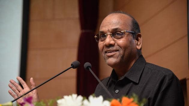 Sena’s candidate and Union minister Anant Geete, who is looking for a seventh straight term in the Lok Sabha, is up against former state NCP chief and former state minister Sunil Tatkare again.(HT Photo)