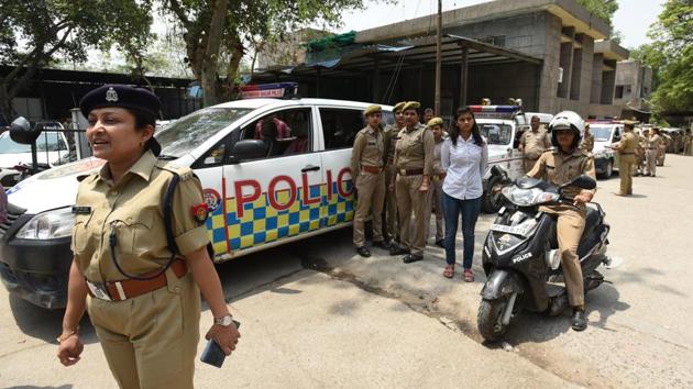 Ramesh Kumar, SHO, Civil Lines police station, said the women were arrested on Thursday night.(Singh Gosain/ Hindustan Times) Ramesh Kumar, SHO, Civil Lines police station, said the women were arrested on Thursday night.(Singh Gosain/ Hindustan Times)